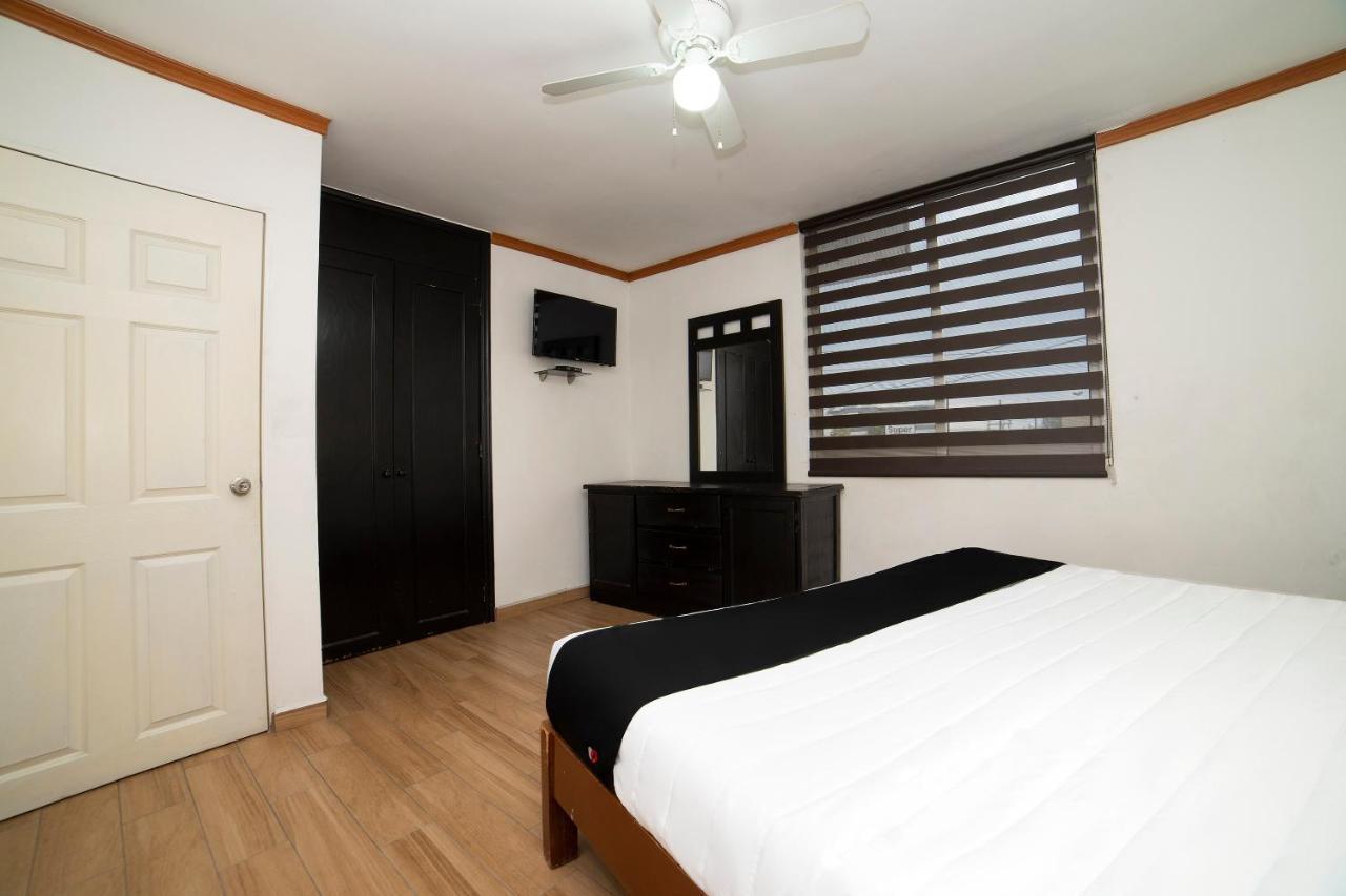 Amueblados San Isidro Hotel เลออน ภายนอก รูปภาพ