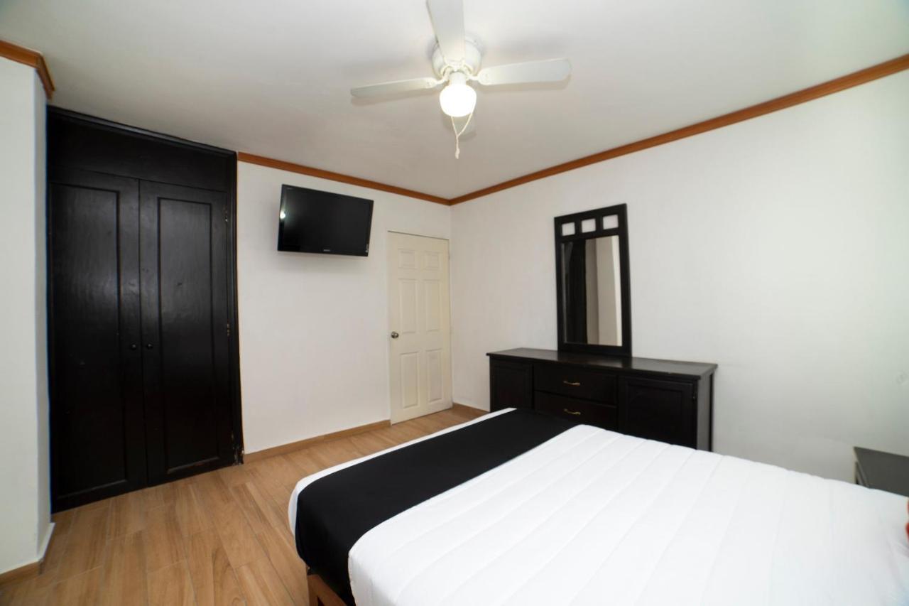 Amueblados San Isidro Hotel เลออน ภายนอก รูปภาพ